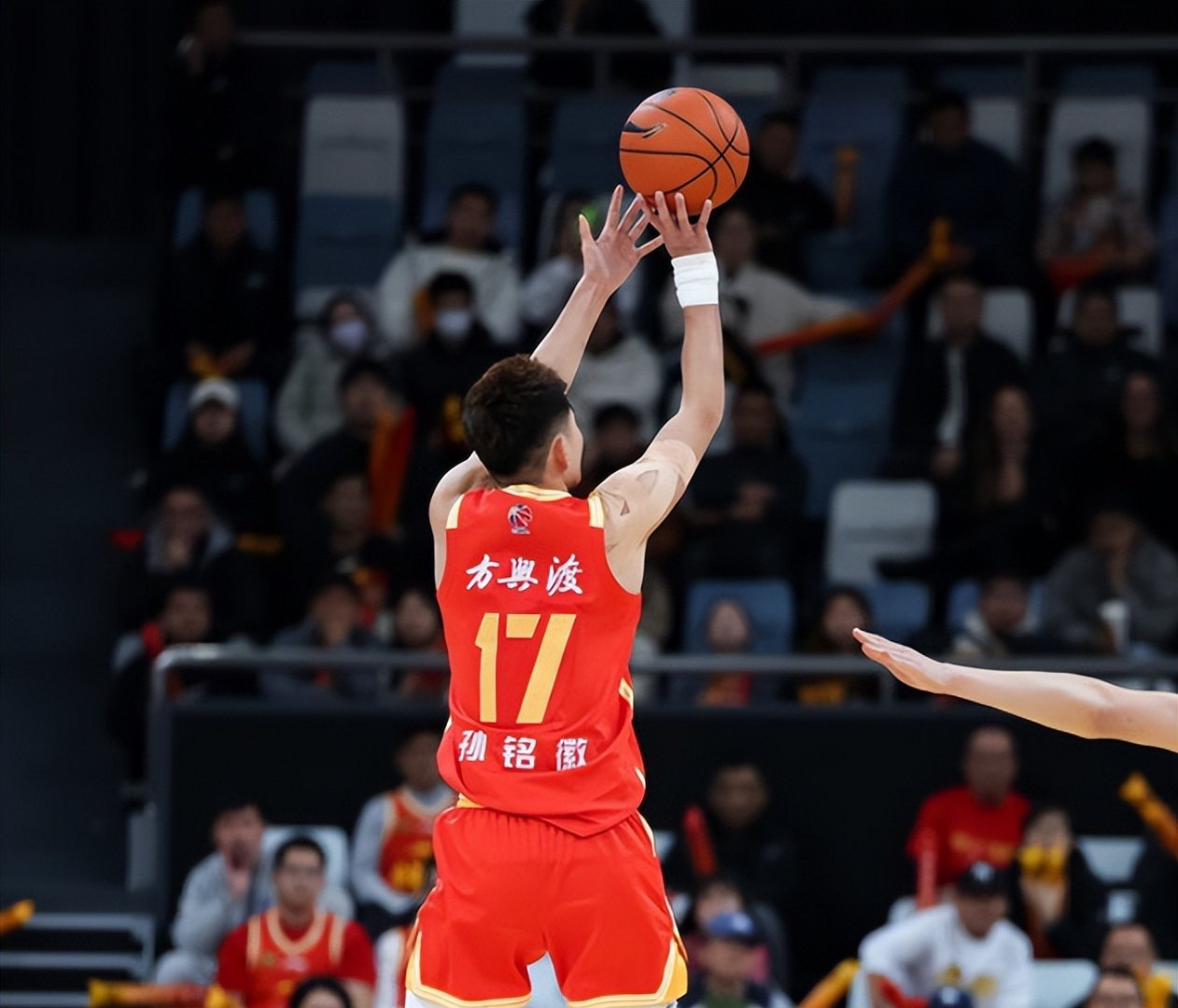 深圳男篮加时末段手感冰凉，志在德甲名次提升，压力陡增，阵容厚度经受考验 