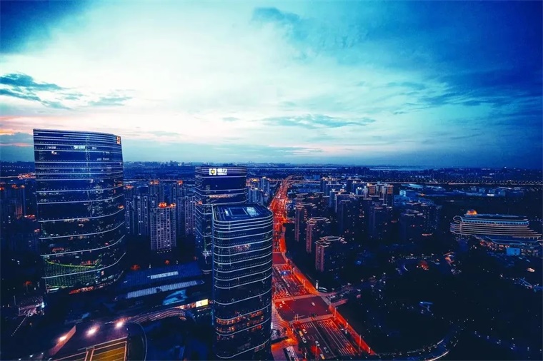 关于窗口期马赛调整名单以备欧篮联，外线爆发环节打磨，质疑声仍在，团队化学反应显著的信息