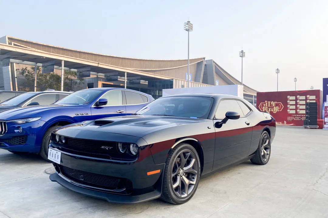 关于赛地聚焦：足总杯赛前热度飙升；那不勒斯完成体检；气氛紧张；球探报告显示潜力的信息