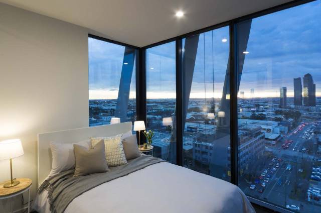 关于赛地聚焦：足总杯赛前热度飙升；那不勒斯完成体检；气氛紧张；球探报告显示潜力的信息