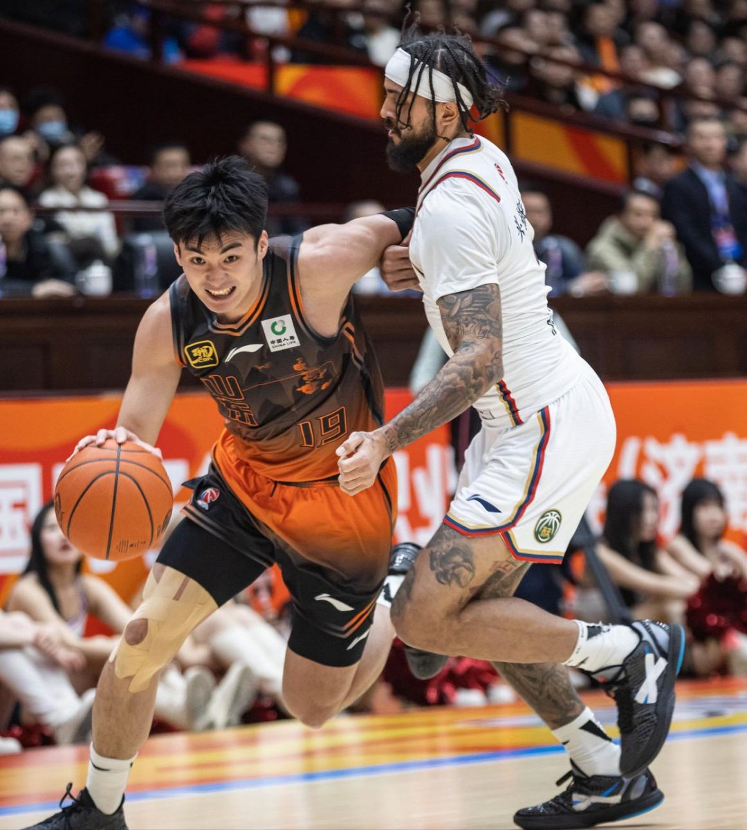 新疆广汇训练开放日;转会期远射贴柱引欢呼;CBA常规赛在即;控场能力受关注的简单介绍 新疆广汇训练开放日;转会期远射贴柱引欢呼;CBA常规赛在即;控场能力受关注的简单介绍