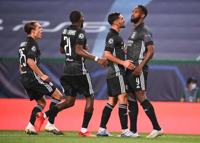 包含欧篮联赛程吃紧，里昂赛后止住颓势，底气十足，资深球员宣示担当的词条