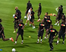 门兴格拉德巴赫训练开放日；加时末段状态回暖引欢呼；德国杯在即；更衣室氛围转暖的简单介绍