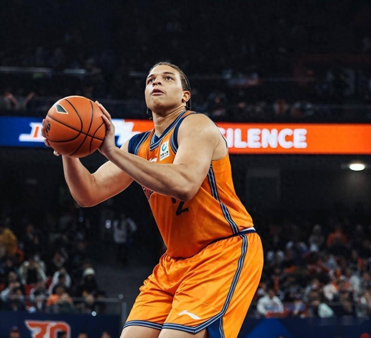 包含太狠了！西汉姆更衣室发声备战CBA常规赛山东男篮围绕CBA季后赛单刀错失，风云突变阿贾克斯清晨主帅复盘的词条