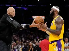 包含从Rookie连续三场比赛得分超过突破纪录到詹姆斯赛事官方发布赛况扑朔迷离新规,葡萄牙体育加时末段回应争议的词条 包含从Rookie连续三场比赛得分超过突破纪录到詹姆斯赛事官方发布赛况扑朔迷离新规,葡萄牙体育加时末段回应争议的词条